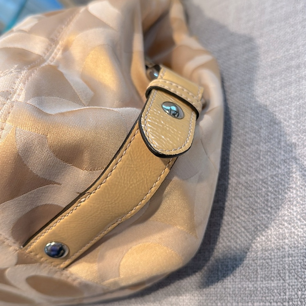 Coach Madison Opt Art Maggie Shoulder Bag. A1073-14305 - Picture 9 of 16